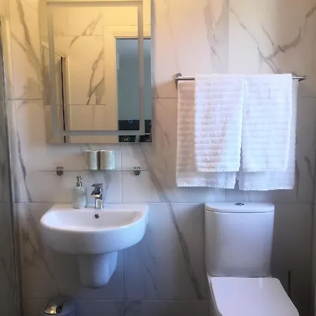 Pensionat Cedar Woodford (Kerry)